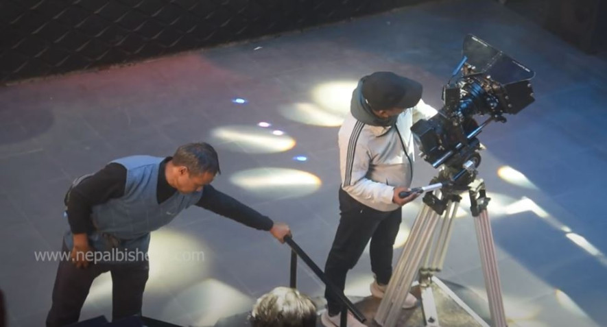 चलचित्र 'दुई कदम'काे 'ए मेरा बाबै'मा वर्षा र ईओनकाे मस्ती - Video